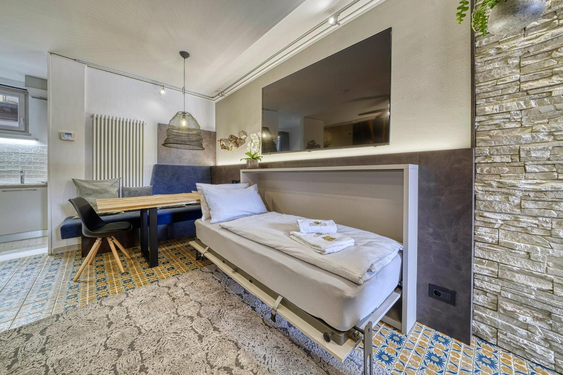 City Central Apartment Romantic Lakefront Balcony - Malcesine - Porto Vecchio 11 ภายนอก รูปภาพ