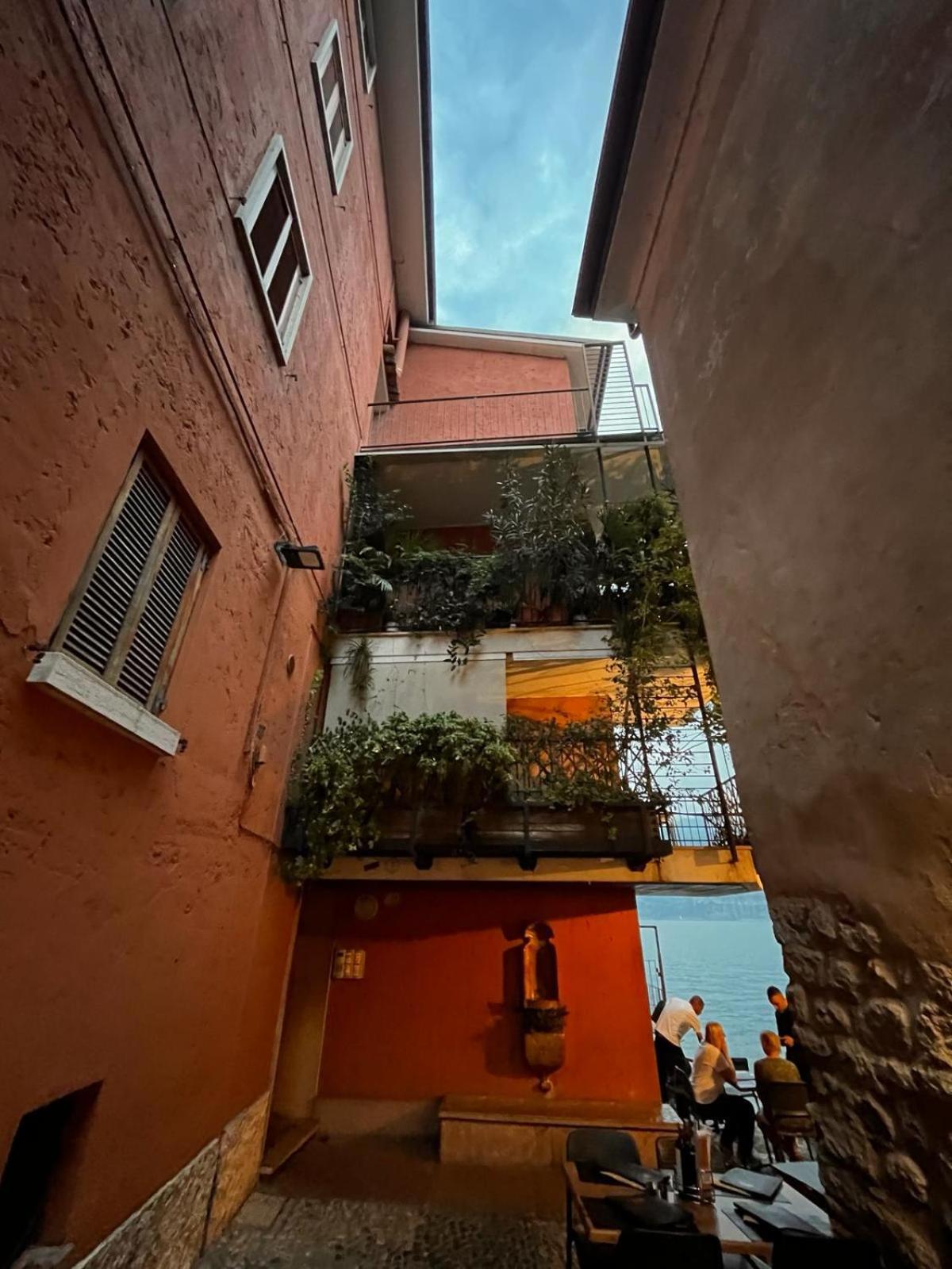 City Central Apartment Romantic Lakefront Balcony - Malcesine - Porto Vecchio 11 ภายนอก รูปภาพ